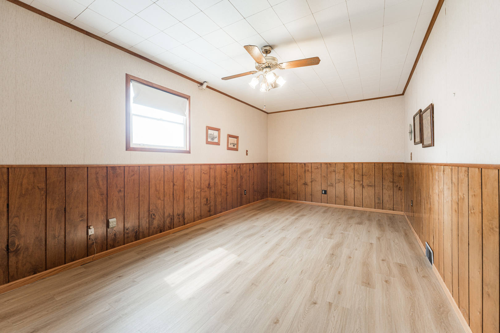 679 W Elk Grove Boulevard, Elk Grove Village, IL 60007