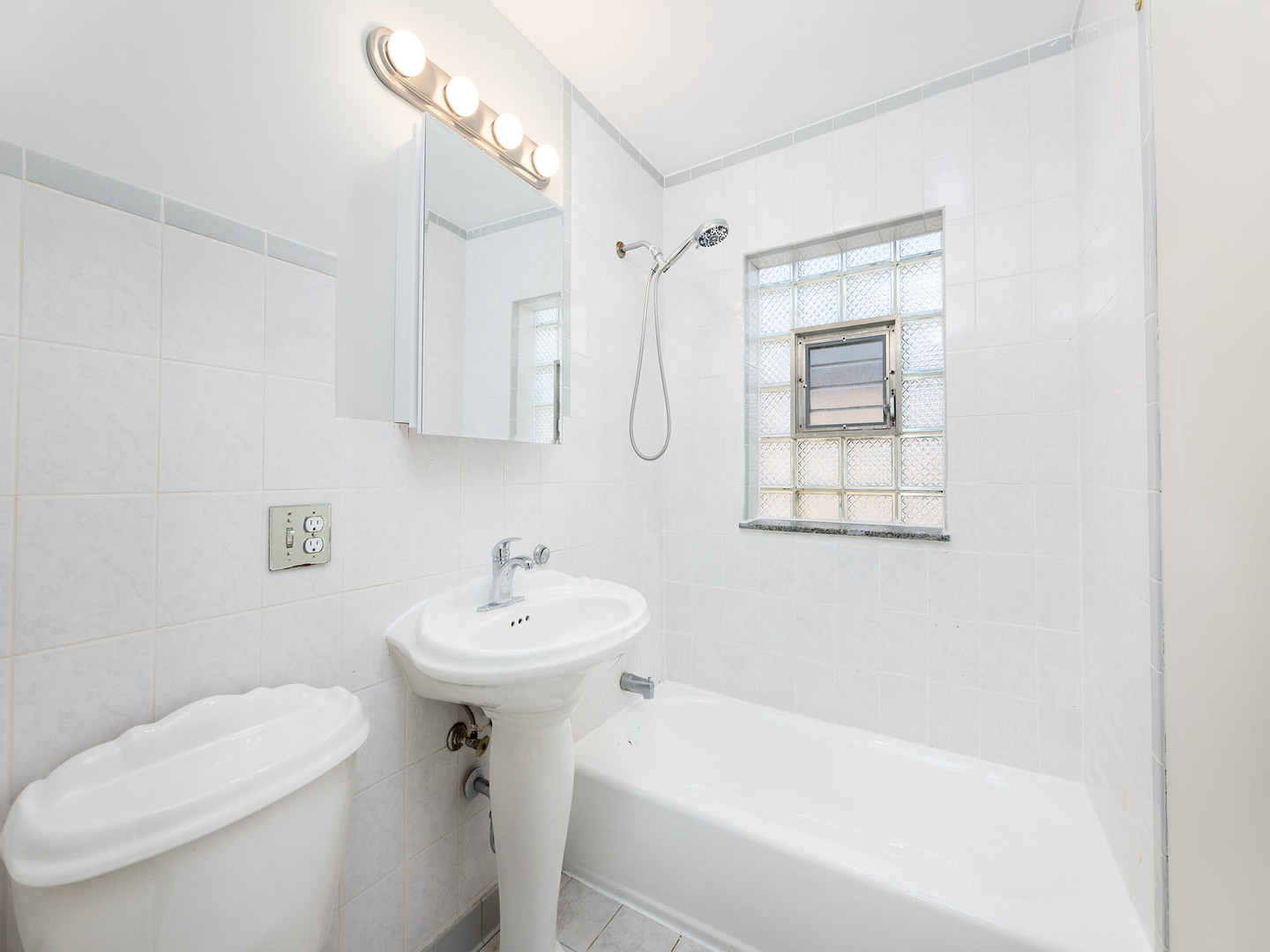 5522 N Long Avenue, Chicago, IL 60630