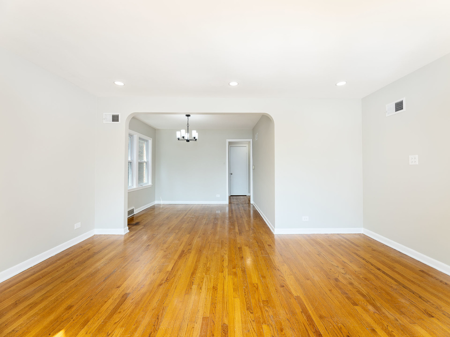 5522 N Long Avenue, Chicago, IL 60630