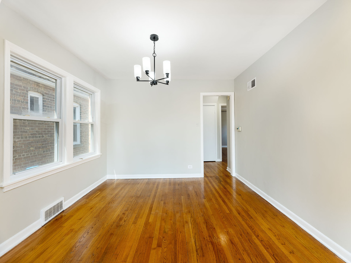 5522 N Long Avenue, Chicago, IL 60630