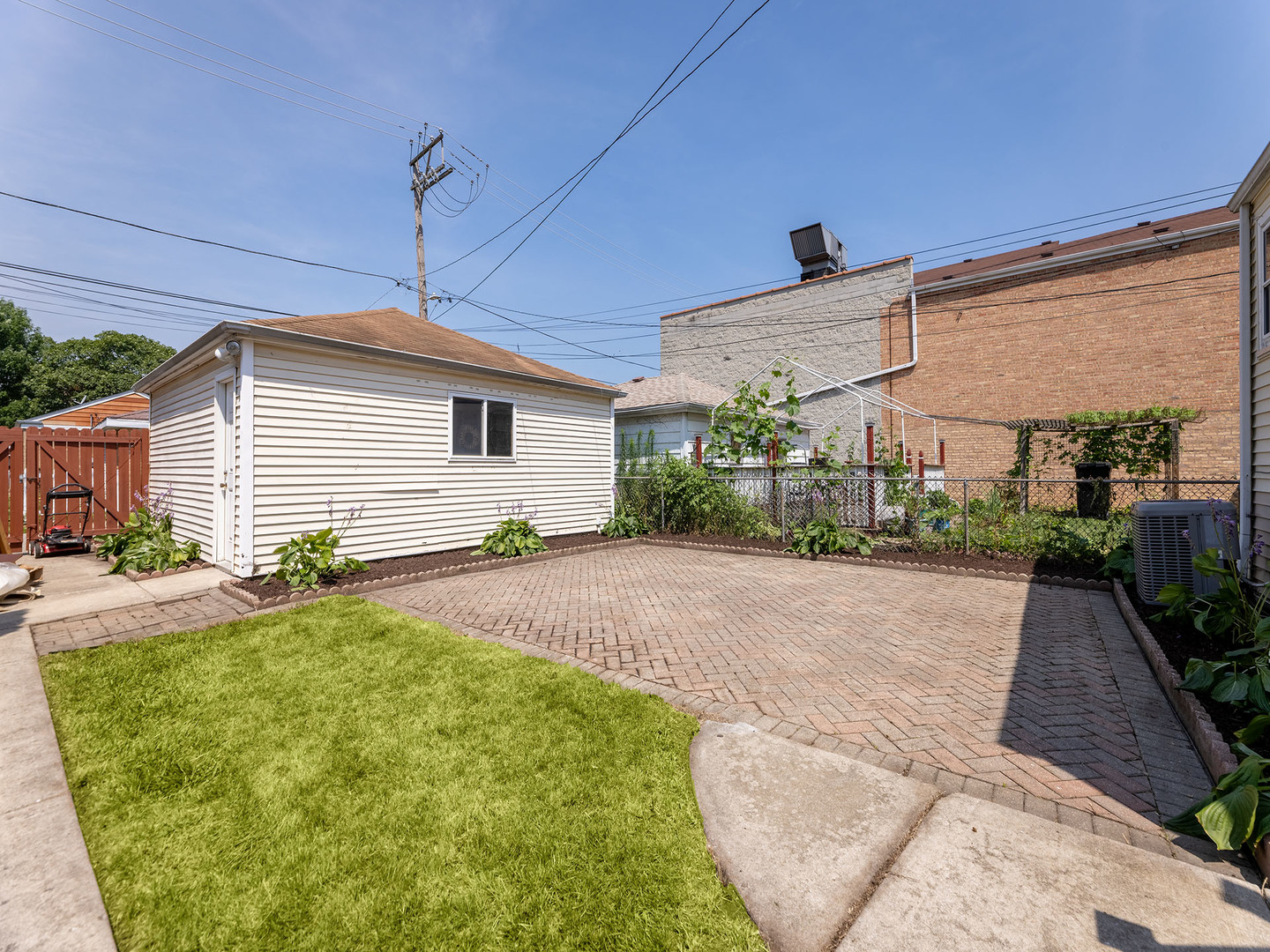 5522 N Long Avenue, Chicago, IL 60630