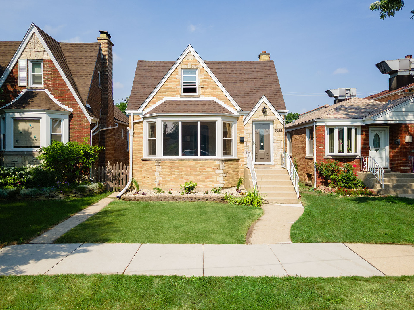 5522 N Long Avenue, Chicago, IL 60630