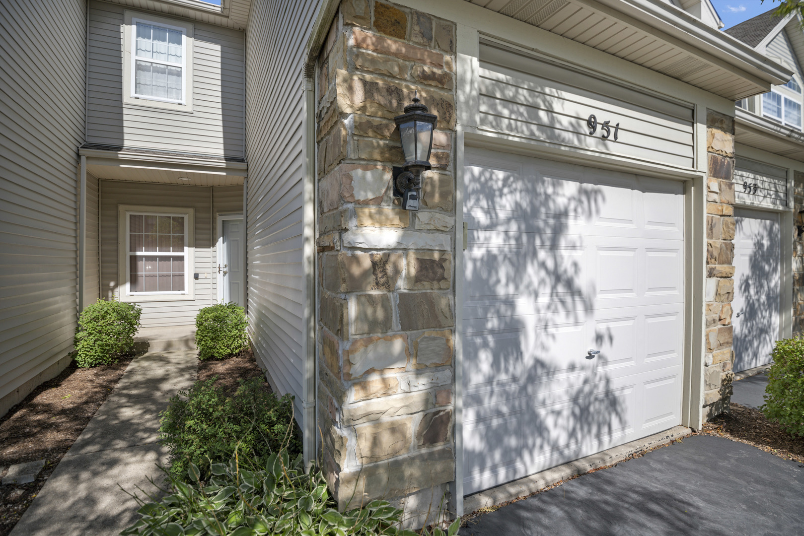 951 Viewpoint Drive #951, Lake In The Hills, IL 60156