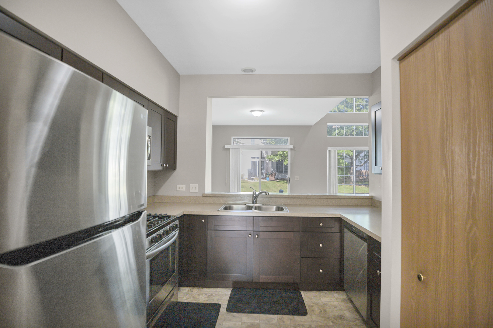 951 Viewpoint Drive #951, Lake In The Hills, IL 60156