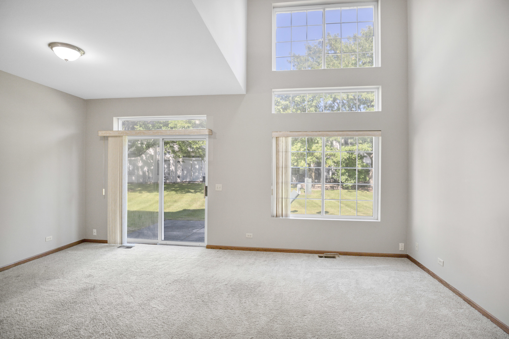 951 Viewpoint Drive #951, Lake In The Hills, IL 60156