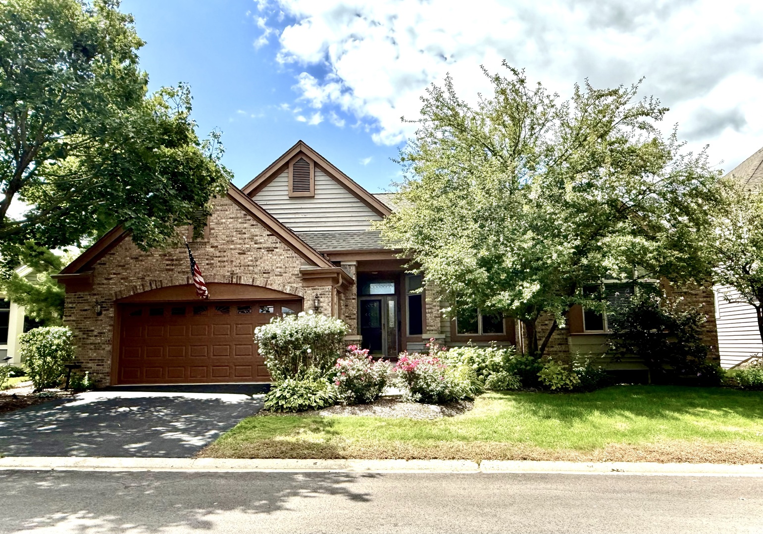 4 Greenbrier Court, Lake In The Hills, IL 60156