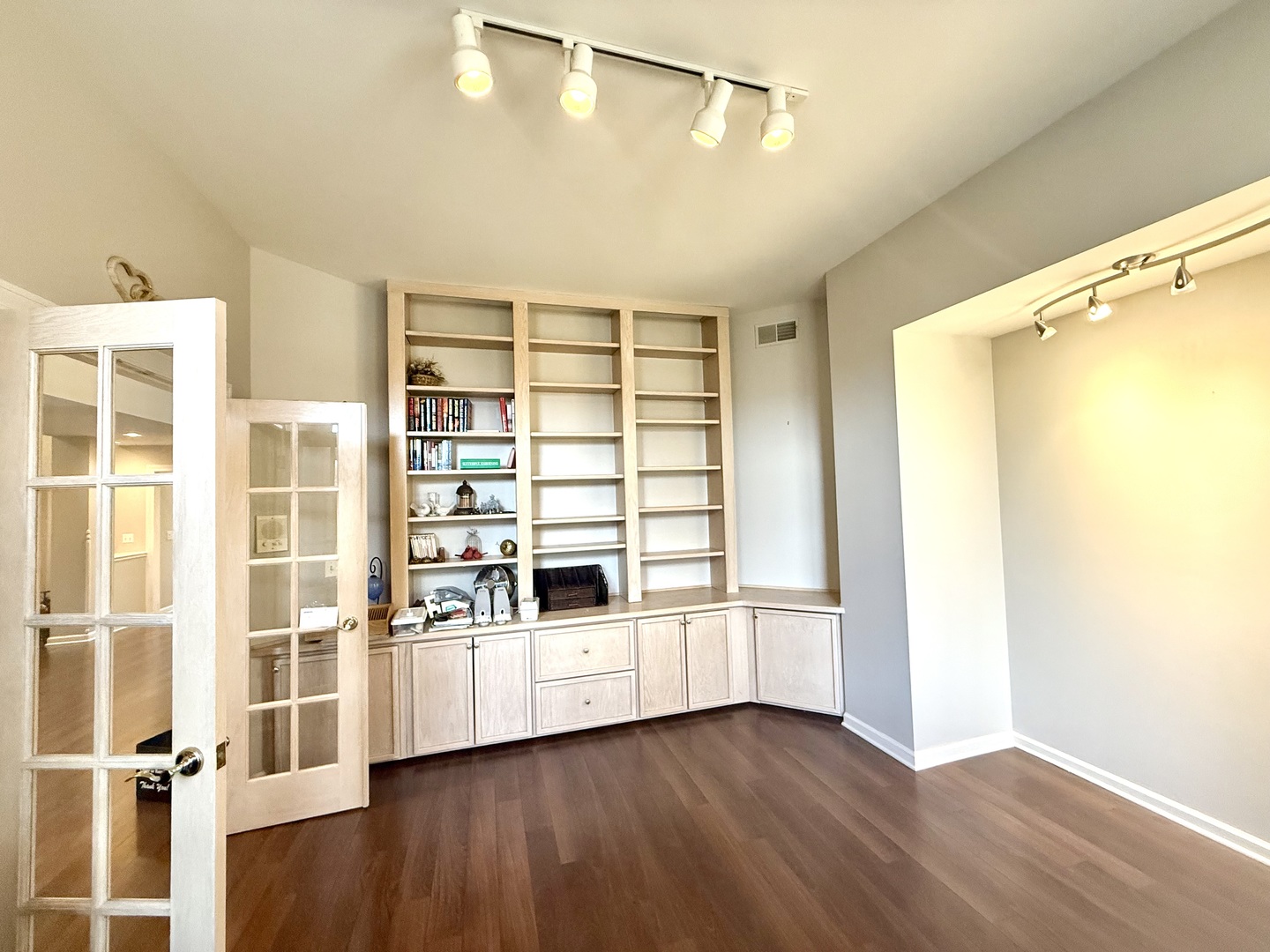 4 Greenbrier Court, Lake In The Hills, IL 60156