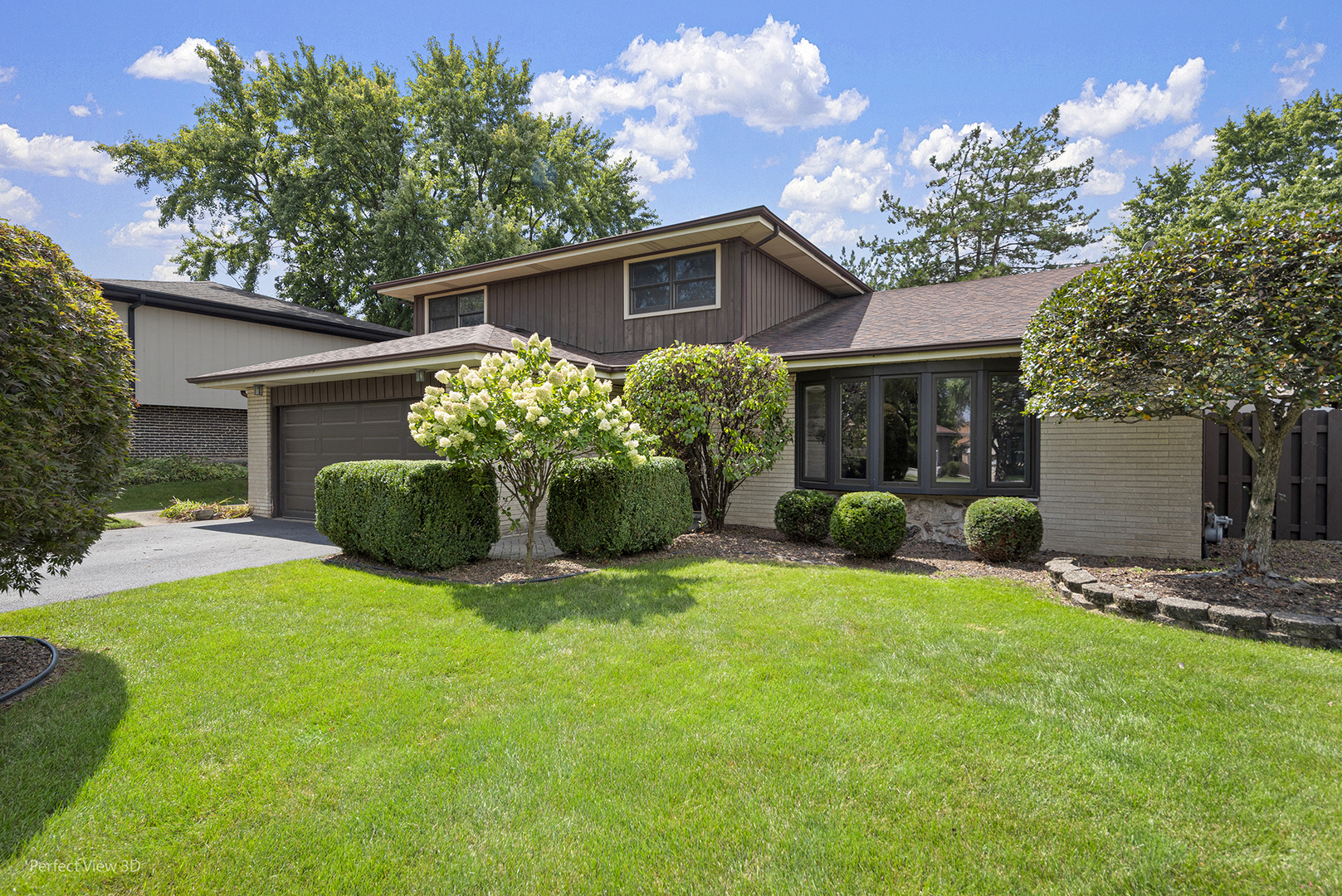10562 S 84th Avenue, Palos Hills, IL 60465