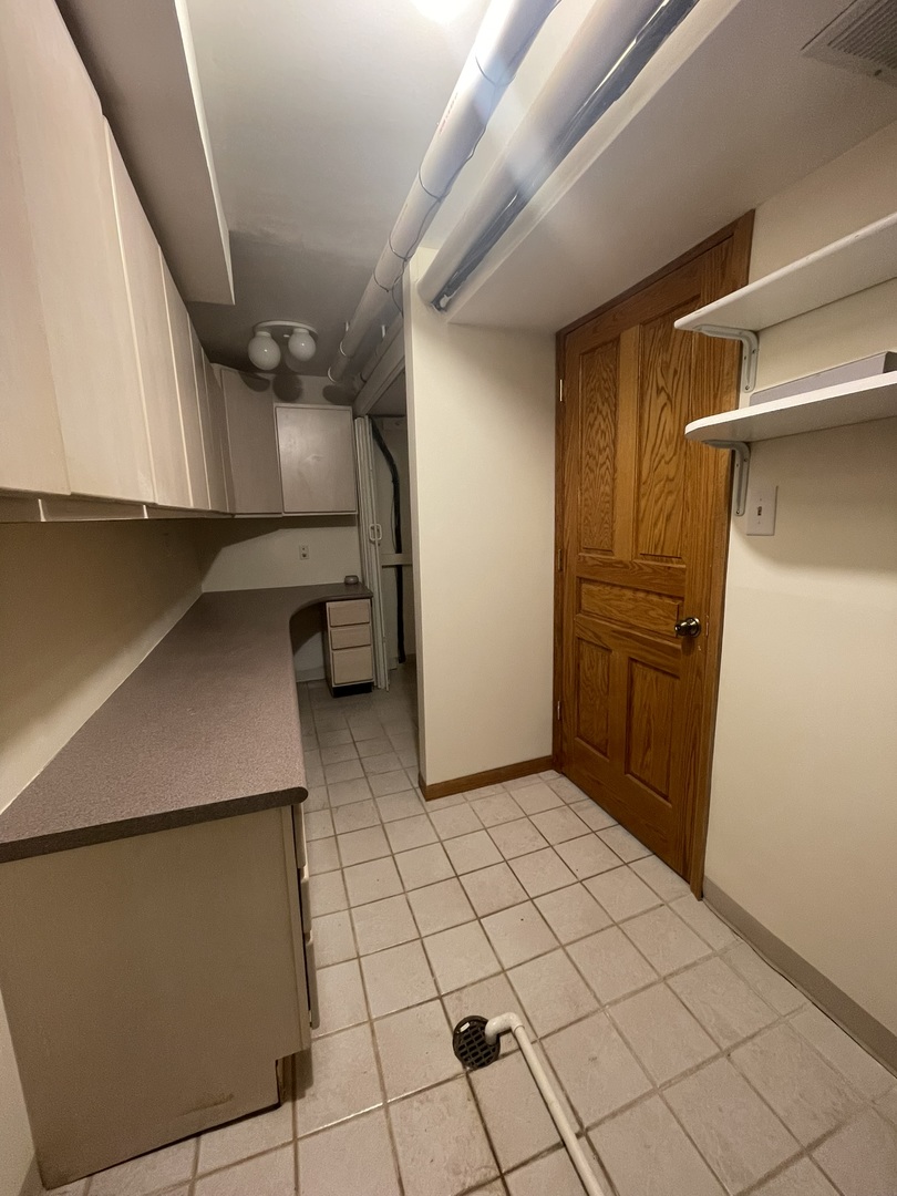 10562 S 84th Avenue, Palos Hills, IL 60465
