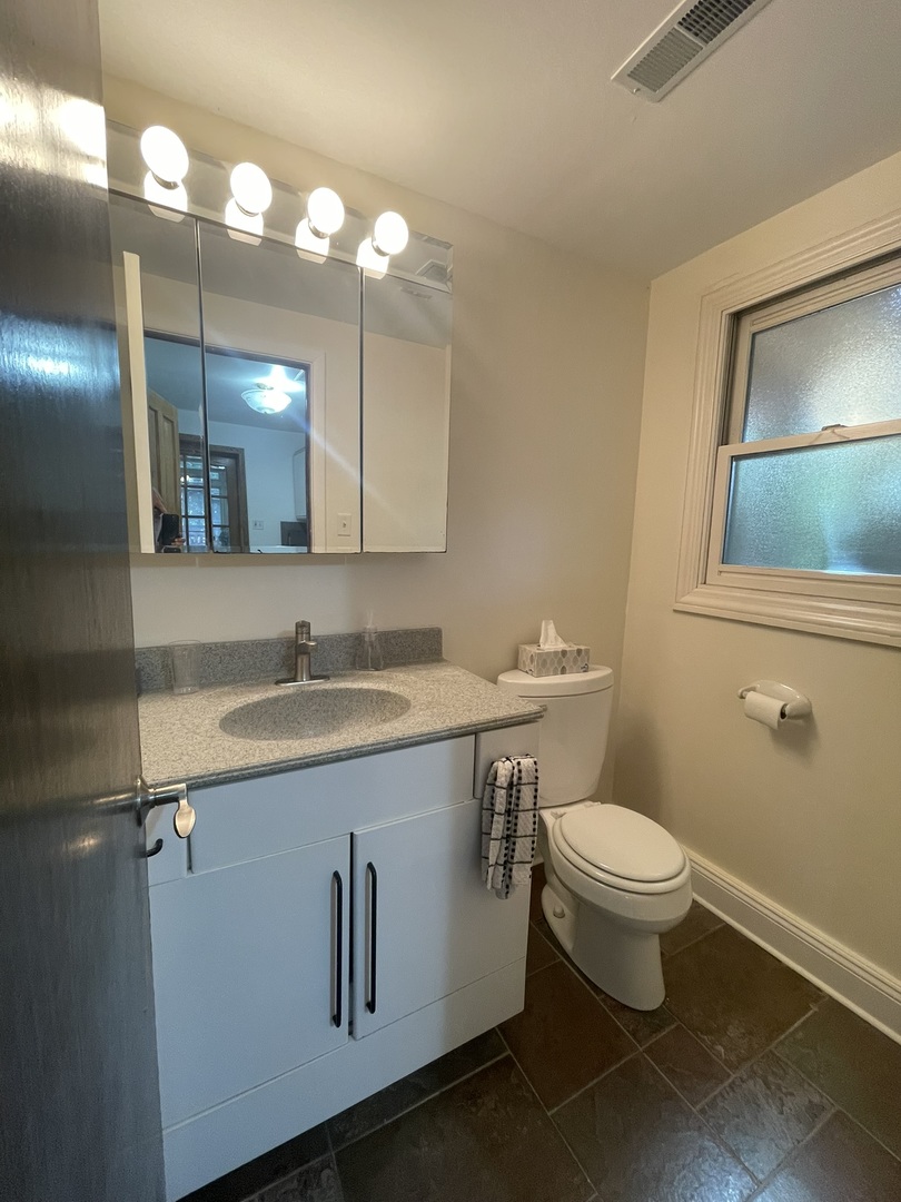 10562 S 84th Avenue, Palos Hills, IL 60465