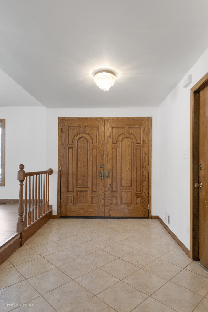 10562 S 84th Avenue, Palos Hills, IL 60465