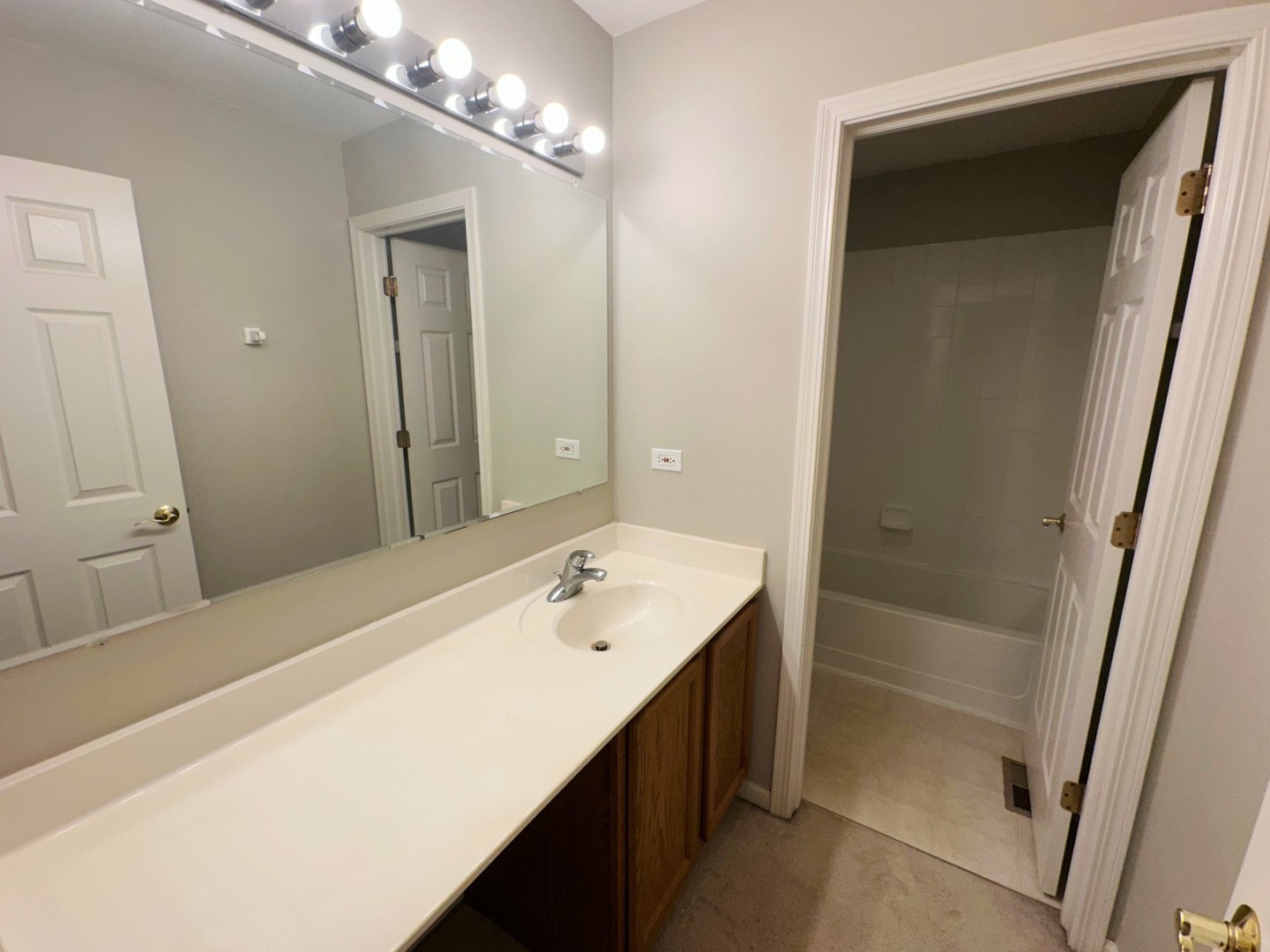 331 Parkstone Drive, Cary, IL 60013