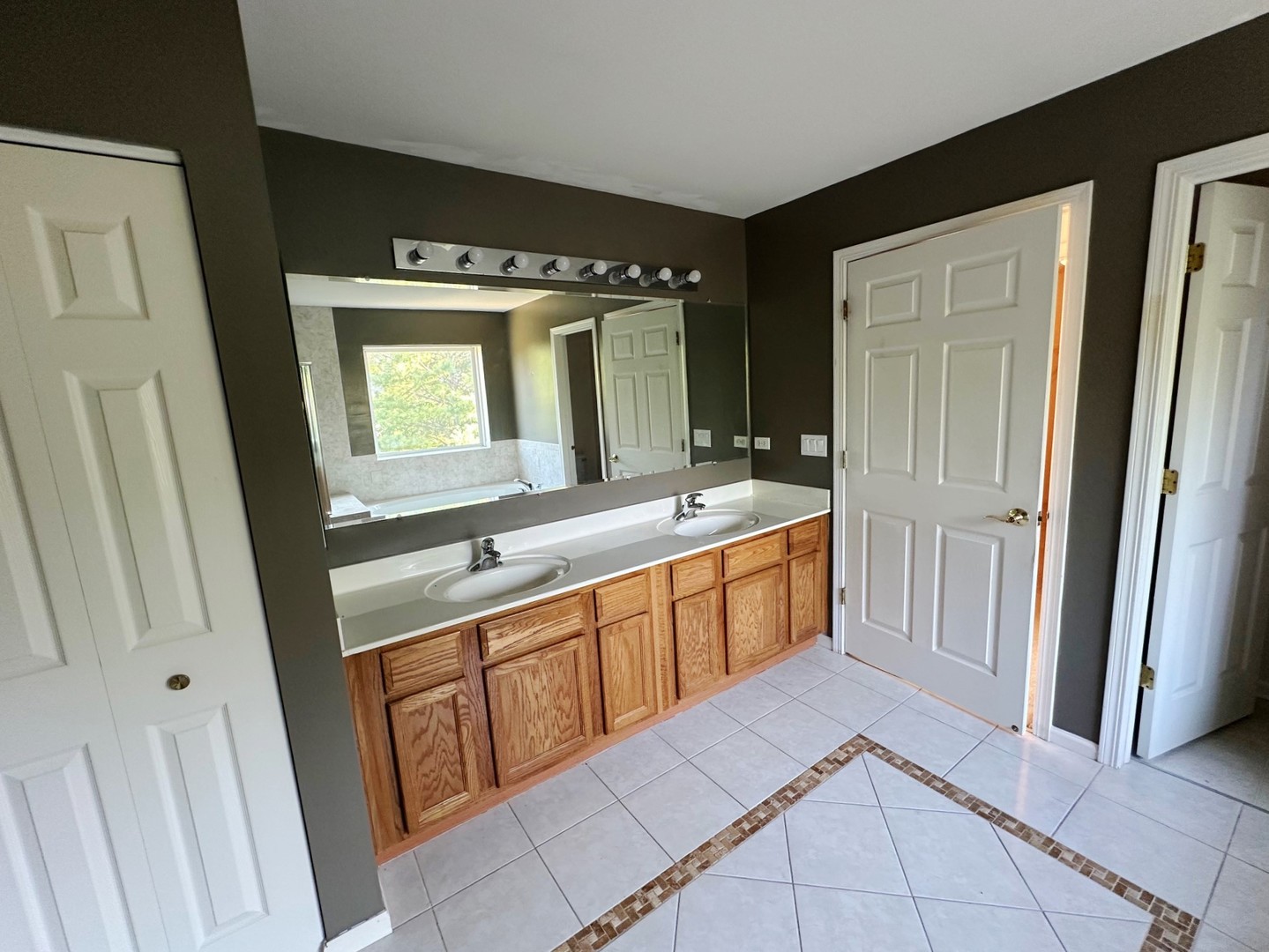 331 Parkstone Drive, Cary, IL 60013