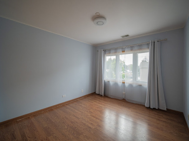 5948 W 87th Street #301, Burbank, IL 60459