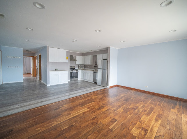 5948 W 87th Street #301, Burbank, IL 60459