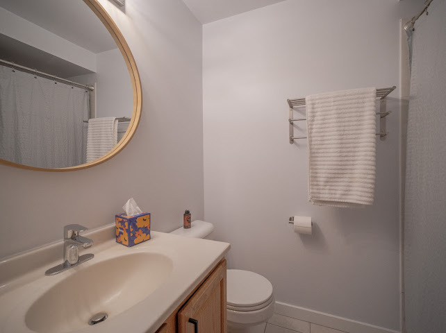 5948 W 87th Street #301, Burbank, IL 60459