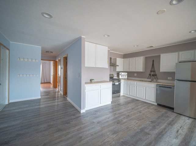 5948 W 87th Street #301, Burbank, IL 60459