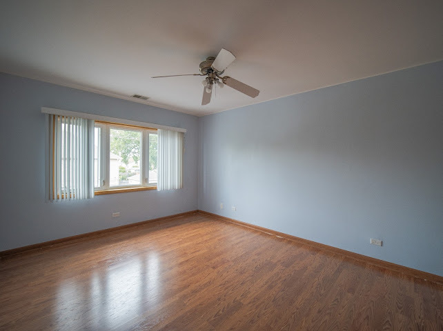 5948 W 87th Street #301, Burbank, IL 60459
