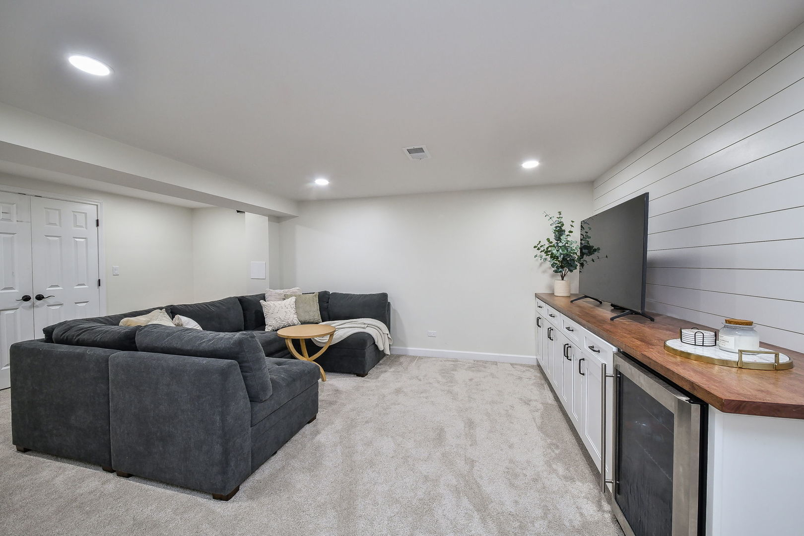 1112 CANDLENUT Drive, Naperville, IL 60540