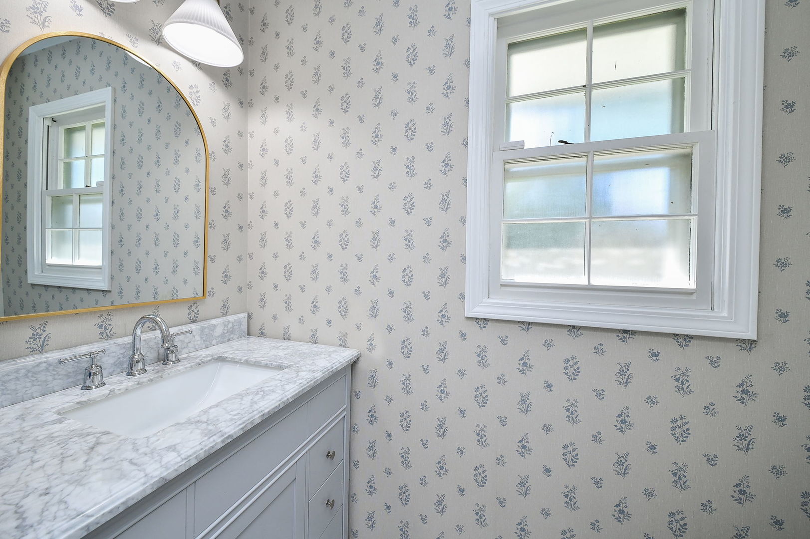 1112 CANDLENUT Drive, Naperville, IL 60540