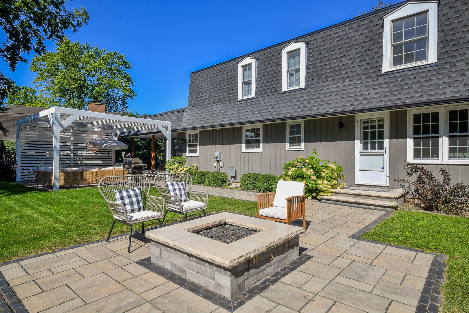 1112 CANDLENUT Drive, Naperville, IL 60540