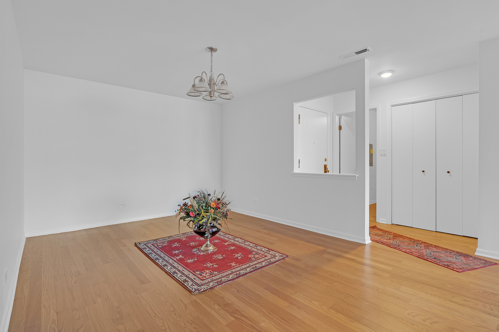 9240 Gross Point Road #410, Skokie, IL 60077