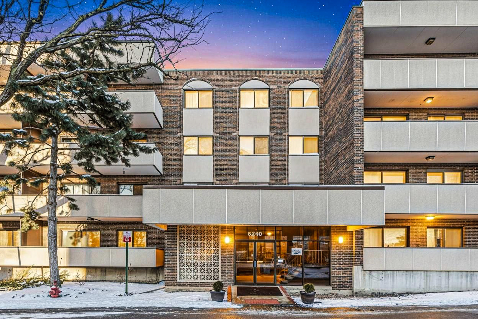 9240 Gross Point Road #410, Skokie, IL 60077