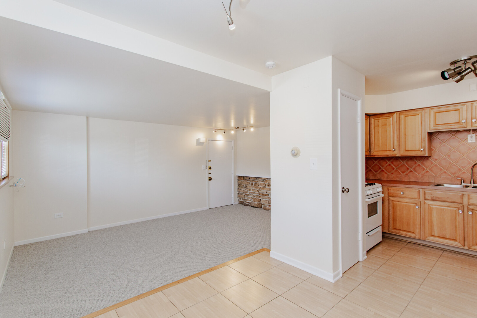 9307 Irving Park Road #12, Schiller Park, IL 60176