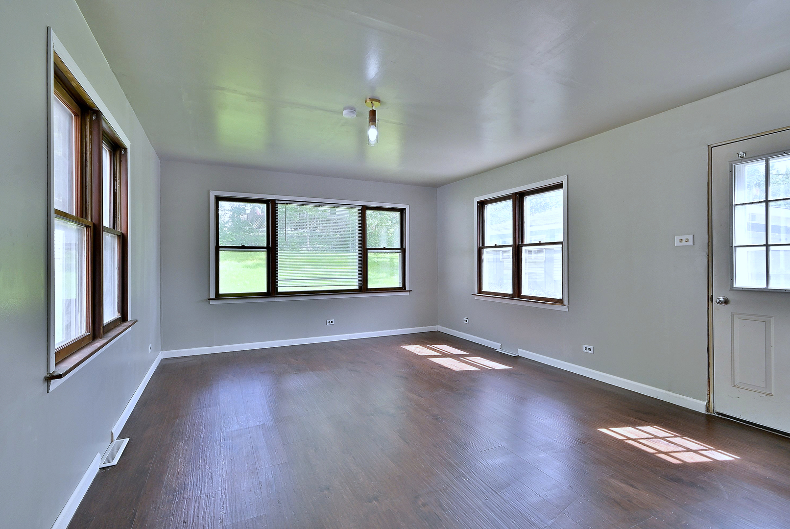 527 Fremont Street, West Chicago, IL 60185
