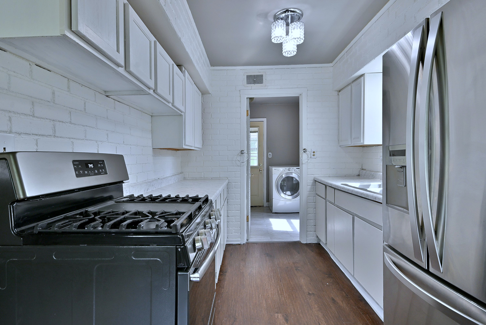 527 Fremont Street, West Chicago, IL 60185
