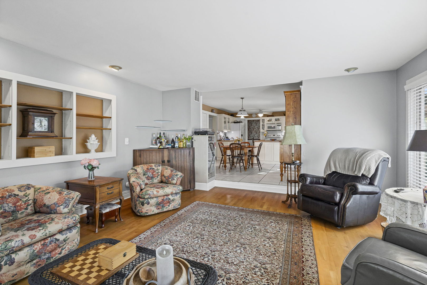 3666 Whispering Trails Drive, Hoffman Estates, IL 60192