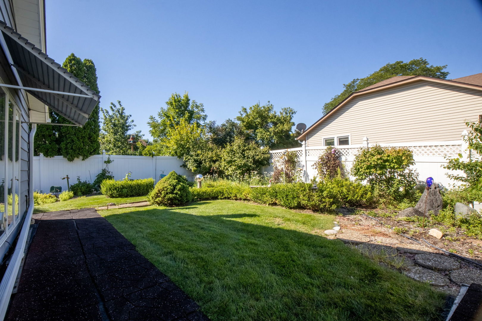 3666 Whispering Trails Drive, Hoffman Estates, IL 60192