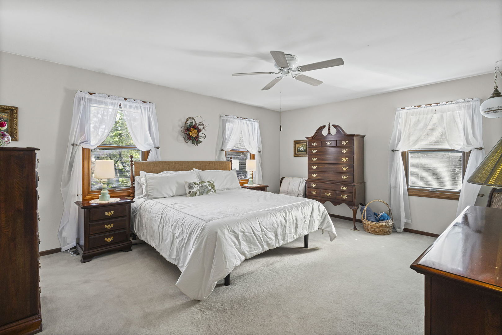 3666 Whispering Trails Drive, Hoffman Estates, IL 60192
