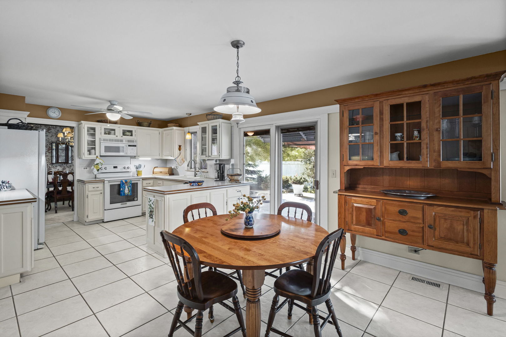 3666 Whispering Trails Drive, Hoffman Estates, IL 60192