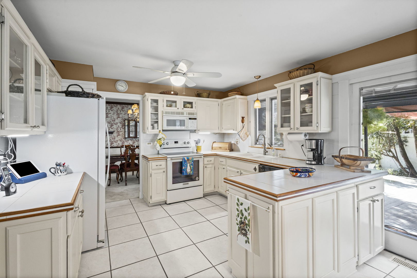 3666 Whispering Trails Drive, Hoffman Estates, IL 60192