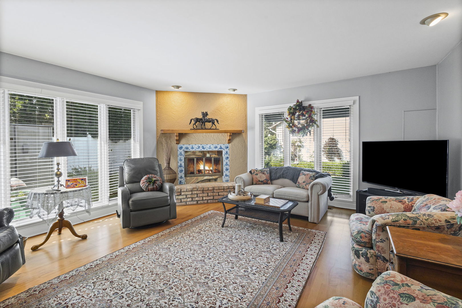 3666 Whispering Trails Drive, Hoffman Estates, IL 60192