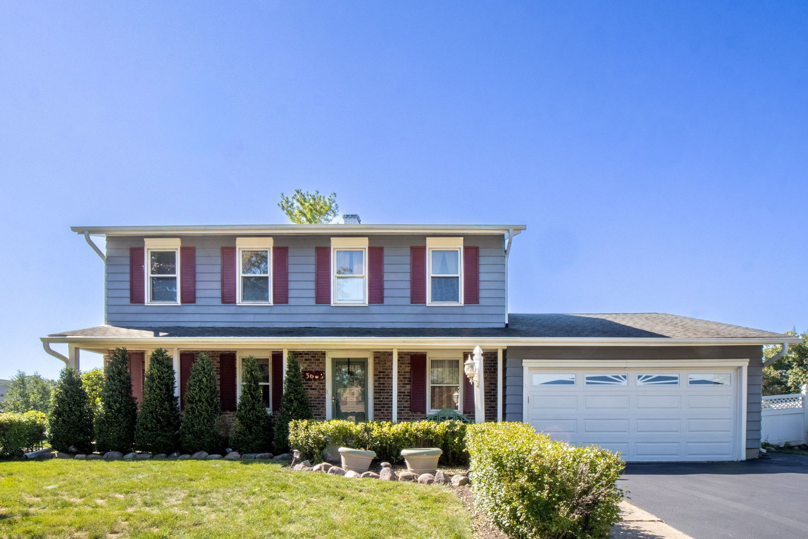 3666 Whispering Trails Drive, Hoffman Estates, IL 60192