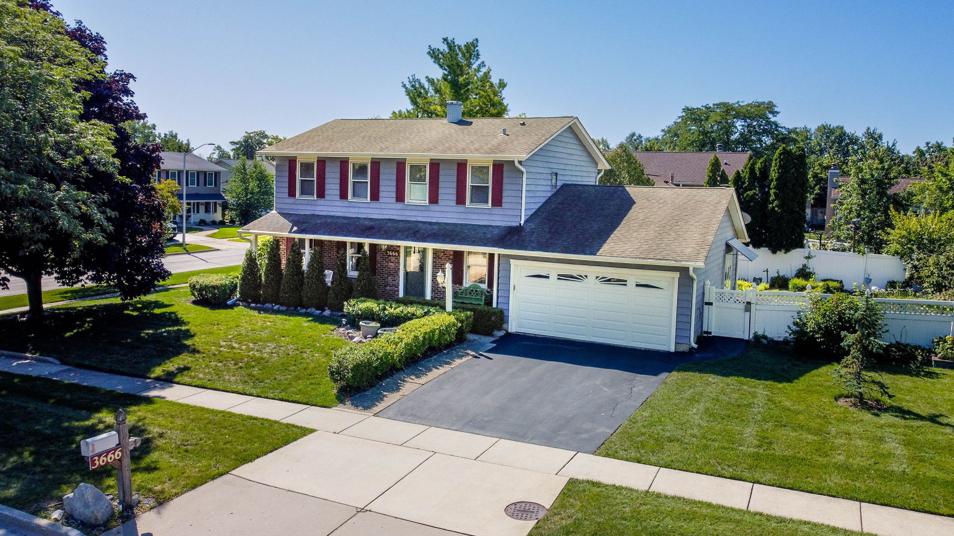3666 Whispering Trails Drive, Hoffman Estates, IL 60192