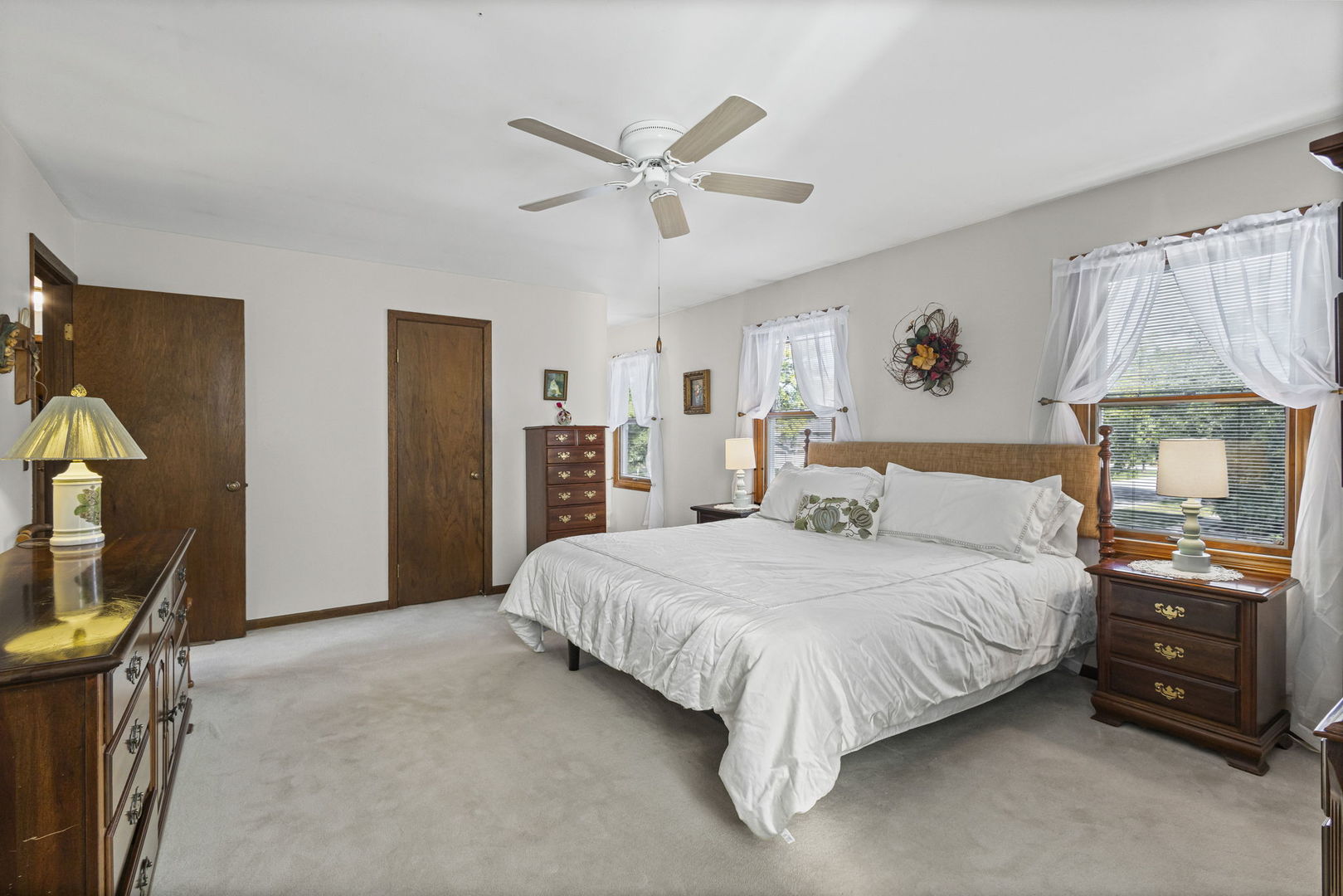 3666 Whispering Trails Drive, Hoffman Estates, IL 60192