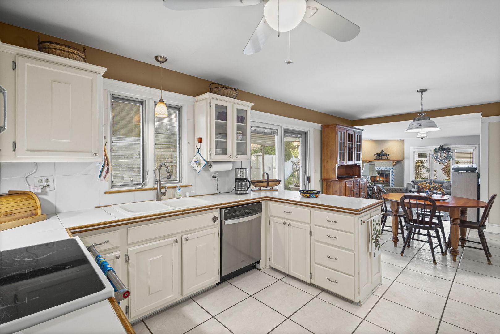 3666 Whispering Trails Drive, Hoffman Estates, IL 60192