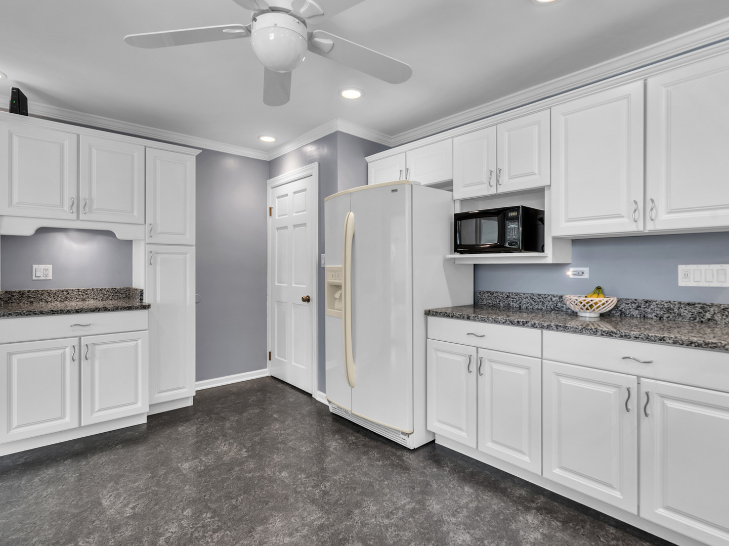 390 Springside Lane, Buffalo Grove, IL 60089