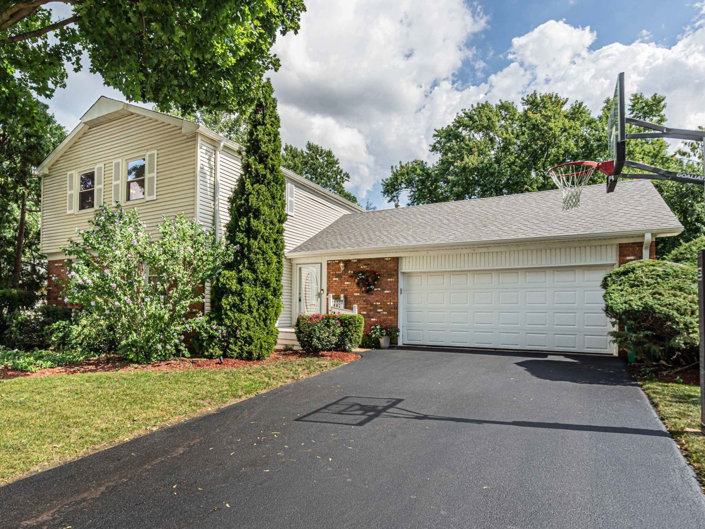390 Springside Lane, Buffalo Grove, IL 60089