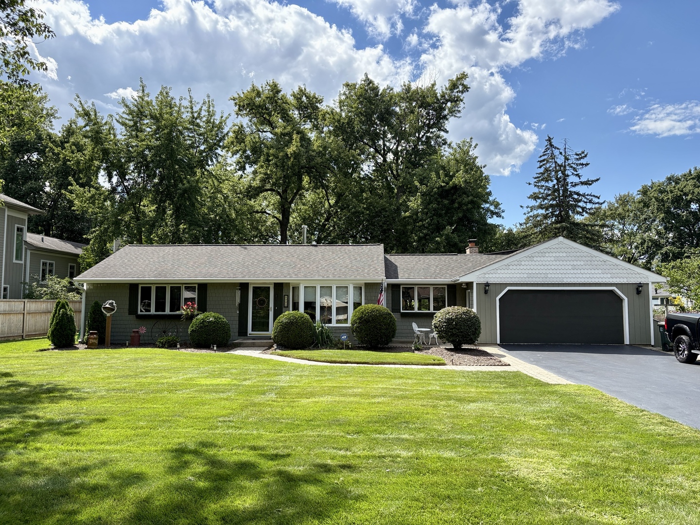 6220 Sunset Avenue, La Grange Highlands, IL 60525