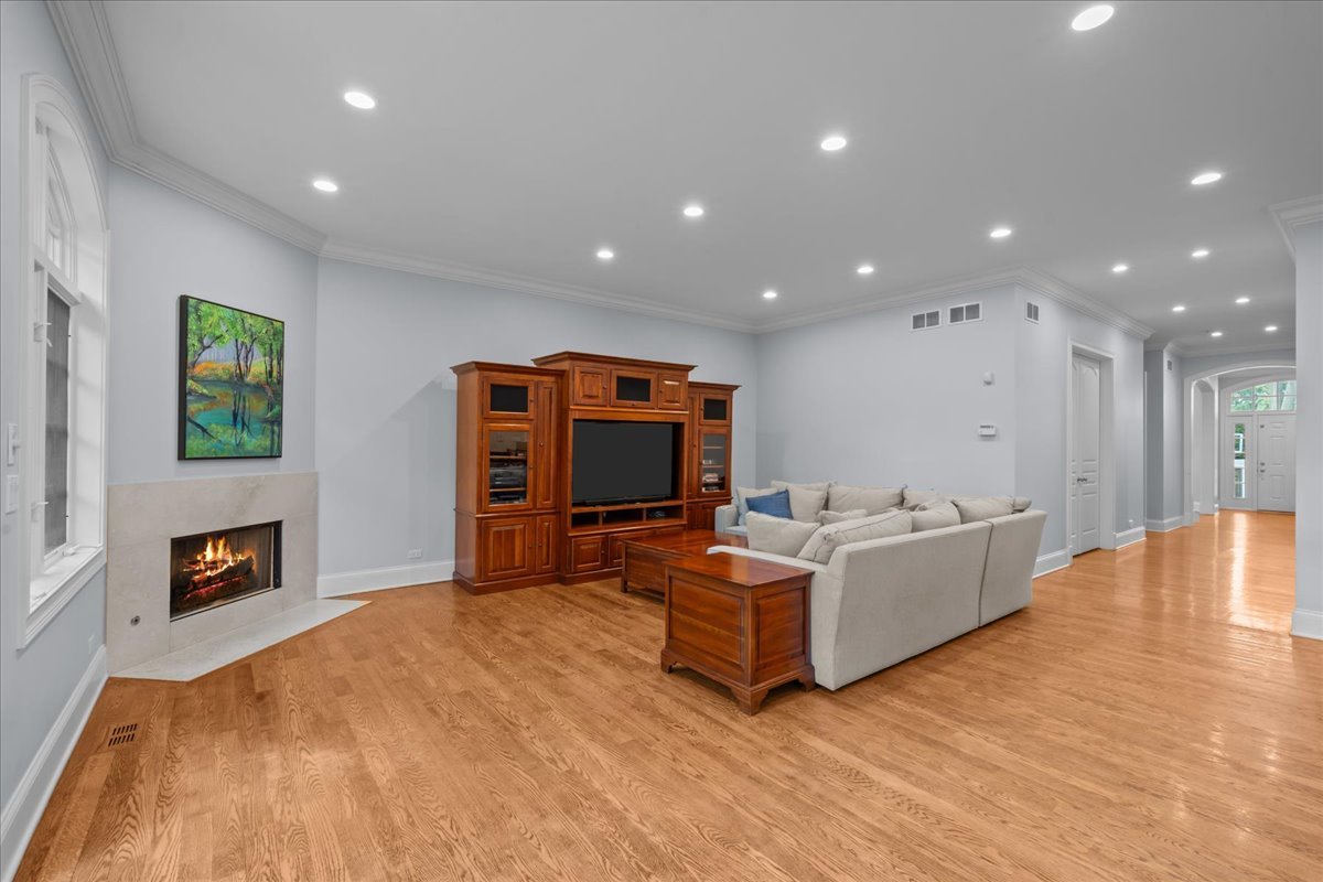 995 Old Elm Place, Glencoe, IL 60022