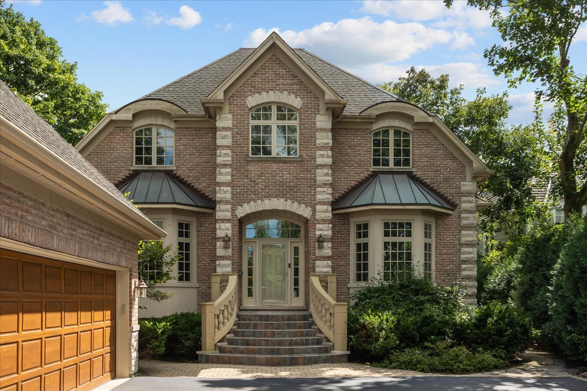 995 Old Elm Place, Glencoe, IL 60022