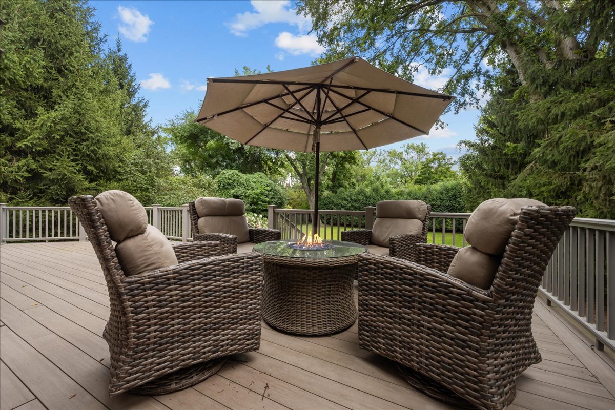 995 Old Elm Place, Glencoe, IL 60022