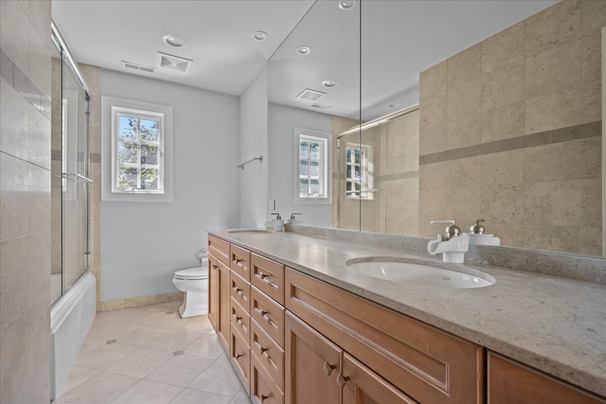995 Old Elm Place, Glencoe, IL 60022
