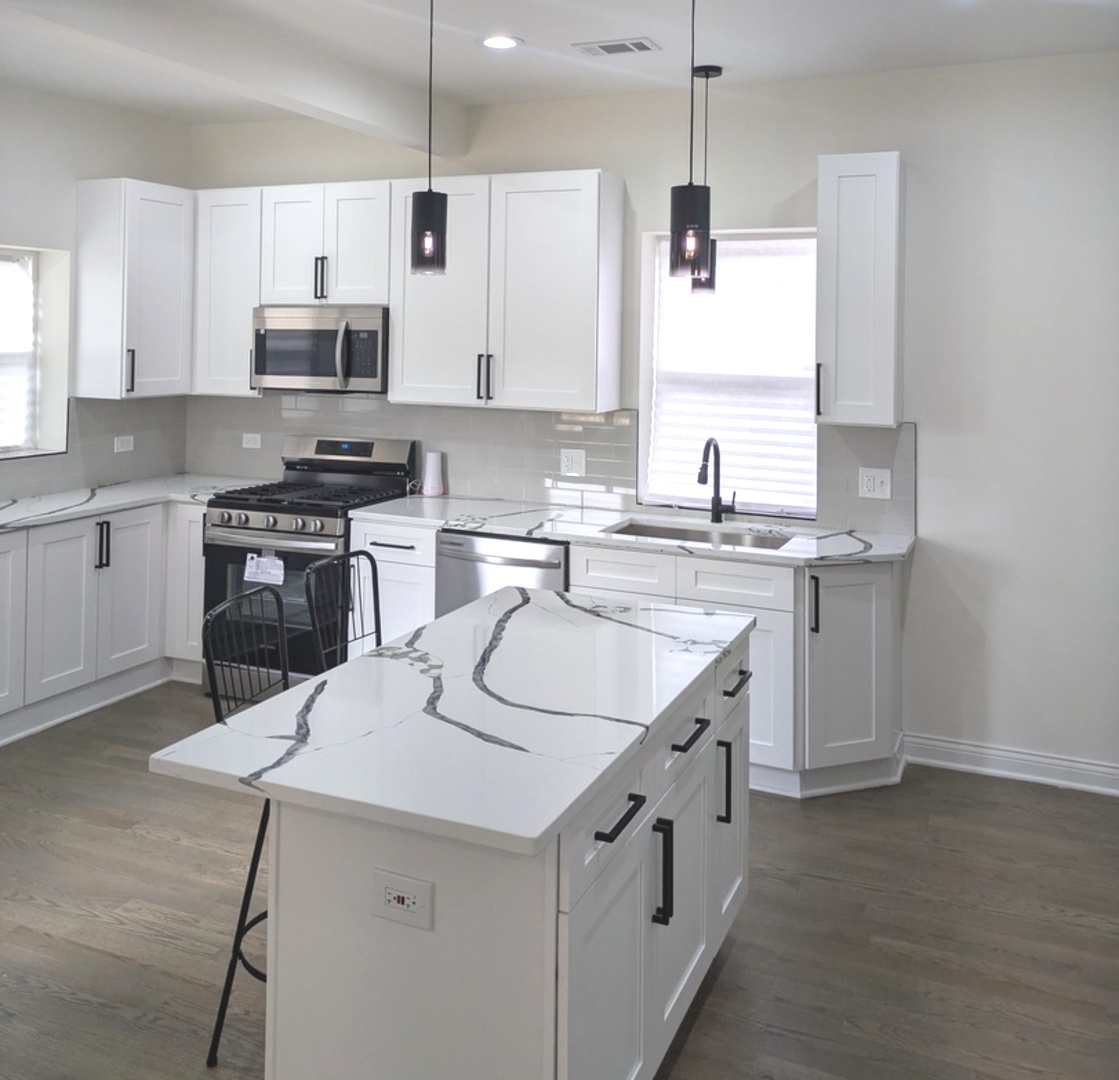 11173 S Hermosa Avenue, Chicago, IL 60643