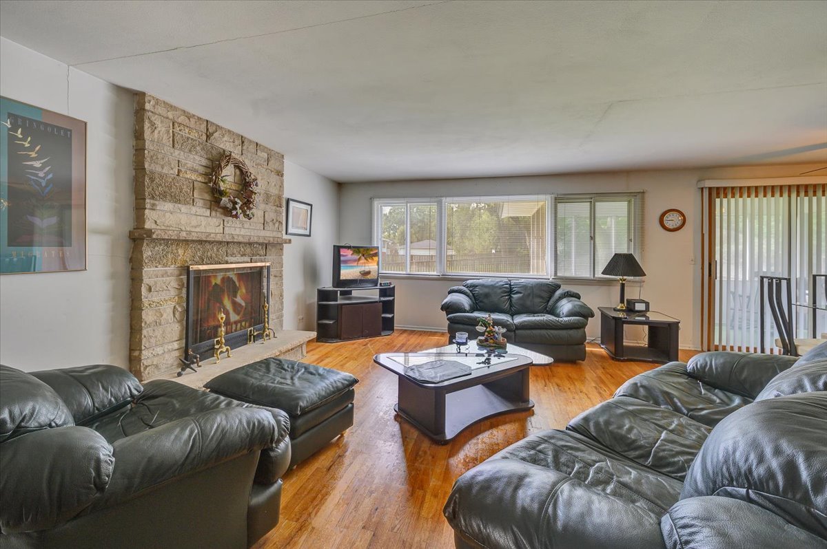 1338 Radcliffe Lane, Schaumburg, IL 60193