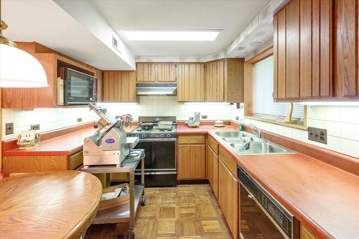 1338 Radcliffe Lane, Schaumburg, IL 60193